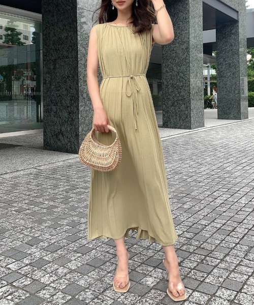 EIMY ISTOIRE(エイミーイストワール)の「バックオープンボリュームプリーツワンピース(ワンピース・レディース・ブラック/ネイビー/ピンク/アイボリー/ラベンダー/Moca/グリーン系その他2・SMALL/MEDIUM)」の4枚目の写真