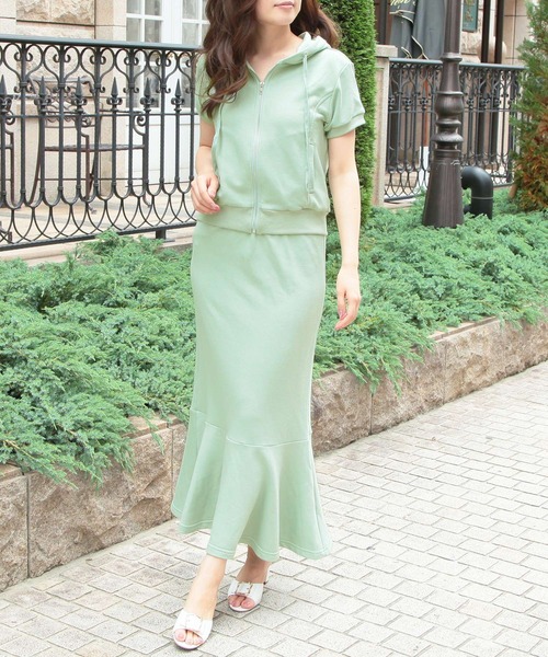 Julia Boutique（ジュリアブティック）の「スウェットパーカー＆マーメイドスカートセットアップ/21115（アンサンブル・レディース・ブラック/グレー/ピンク/ミント・ONE）」の4枚目の写真