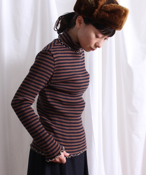 Lene(レネ)の「針抜きボーダー/タートルネックプルオーバー(ニット/セーター・レディース・ネイビー/ブラック・FREE)」の3枚目の写真