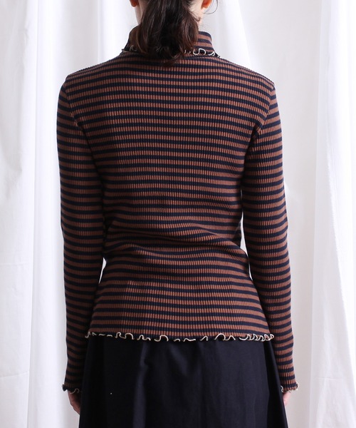 Lene(レネ)の「針抜きボーダー/タートルネックプルオーバー(ニット/セーター・レディース・ネイビー/ブラック・FREE)」の4枚目の写真