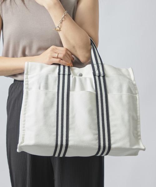 SETUP7(セットアップセブン)の「ストライプテープがアクセント♪【SETUP7】メゾンワイドテープ手提げトートバッグ(トートバッグ・レディース・ネイビー/ホワイト/ブラウン/ブラック/グレー/ホワイト系1/ホワイト系2・FREE)」の4枚目の写真