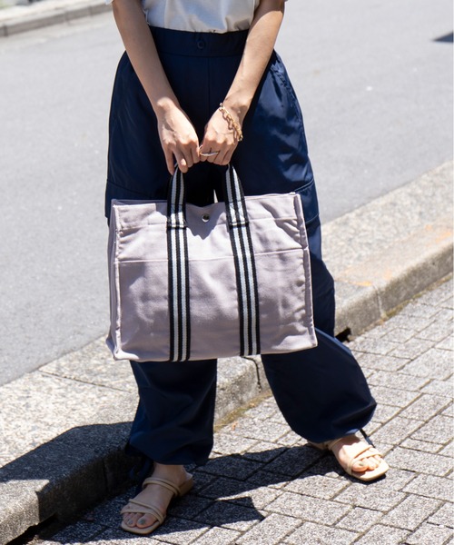 SETUP7(セットアップセブン)の「ストライプテープがアクセント♪【SETUP7】メゾンワイドテープ手提げトートバッグ(トートバッグ・レディース・ネイビー/ホワイト/ブラウン/ブラック/グレー/ホワイト系1/ホワイト系2・FREE)」の6枚目の写真