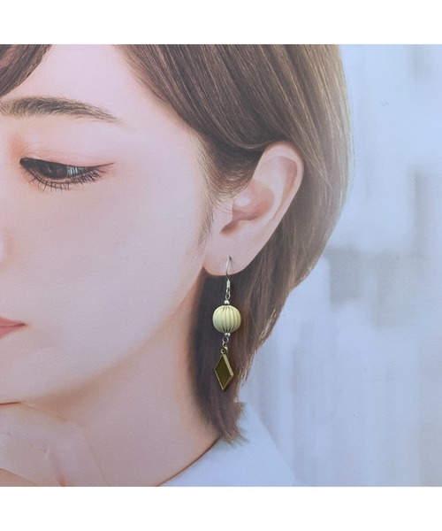 tone(トーン)の「【-lensa-】パステルカラーの木の実ピアス(MA)(ピアス(両耳用)・レディース・アイボリー/グリーン/ブルー・FREE)」の8枚目の写真