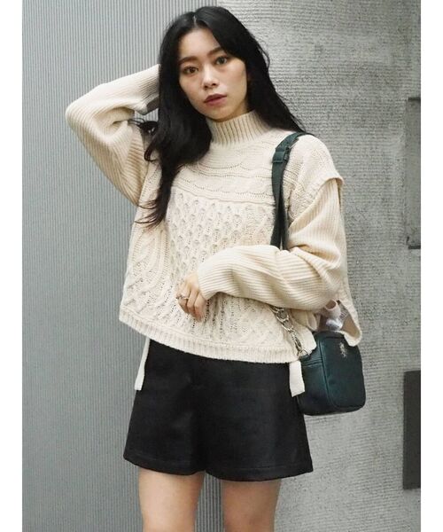 EVRIS（エヴリス）の「レザーライクタックショートパンツ（その他パンツ・レディース・アイボリー/グリーン/ブラック・SMALL/MEDIUM）」の4枚目の写真