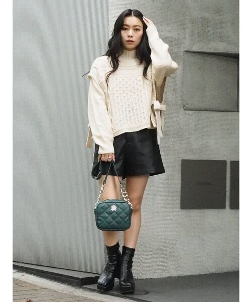 EVRIS（エヴリス）の「レザーライクタックショートパンツ（その他パンツ・レディース・アイボリー/グリーン/ブラック・SMALL/MEDIUM）」の6枚目の写真