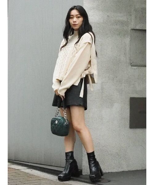 EVRIS（エヴリス）の「レザーライクタックショートパンツ（その他パンツ・レディース・アイボリー/グリーン/ブラック・SMALL/MEDIUM）」の7枚目の写真