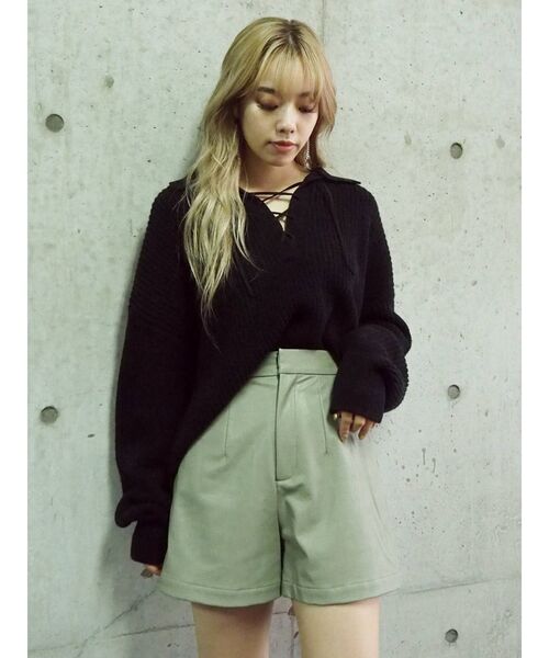 EVRIS（エヴリス）の「レザーライクタックショートパンツ（その他パンツ・レディース・アイボリー/グリーン/ブラック・SMALL/MEDIUM）」の11枚目の写真