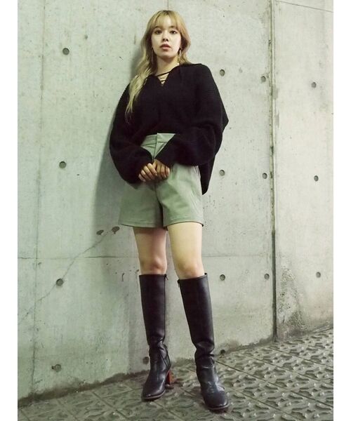 EVRIS（エヴリス）の「レザーライクタックショートパンツ（その他パンツ・レディース・アイボリー/グリーン/ブラック・SMALL/MEDIUM）」の13枚目の写真