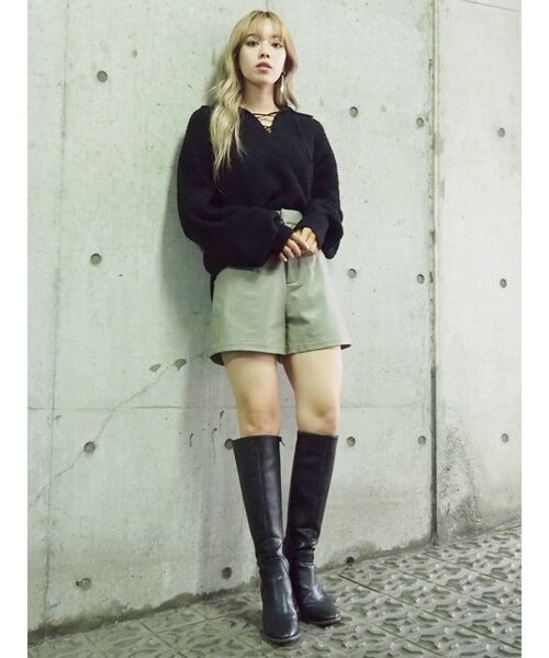 EVRIS（エヴリス）の「レザーライクタックショートパンツ（その他パンツ・レディース・アイボリー/グリーン/ブラック・SMALL/MEDIUM）」の14枚目の写真