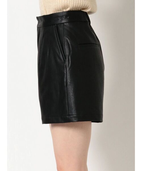 EVRIS（エヴリス）の「レザーライクタックショートパンツ（その他パンツ・レディース・アイボリー/グリーン/ブラック・SMALL/MEDIUM）」の19枚目の写真