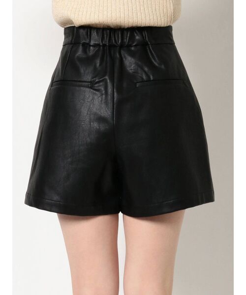 EVRIS（エヴリス）の「レザーライクタックショートパンツ（その他パンツ・レディース・アイボリー/グリーン/ブラック・SMALL/MEDIUM）」の20枚目の写真