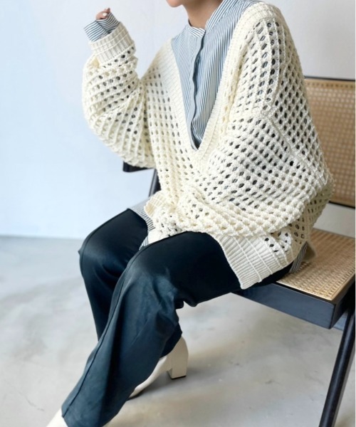 Solace（ソレイス）の「Vネッククロシェニットプルオーバー（ニット/セーター・レディース・ブラック/グレー/アイボリー/レッド・FREE）」の2枚目の写真