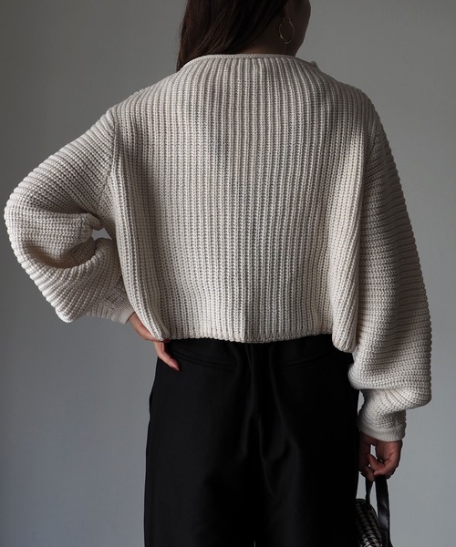 Riberry(リベリー)の「配色ステッチ入りショートニット(ニット/セーター・レディース・ベージュ/ブラウン/オフホワイト・MEDIUM)」の6枚目の写真