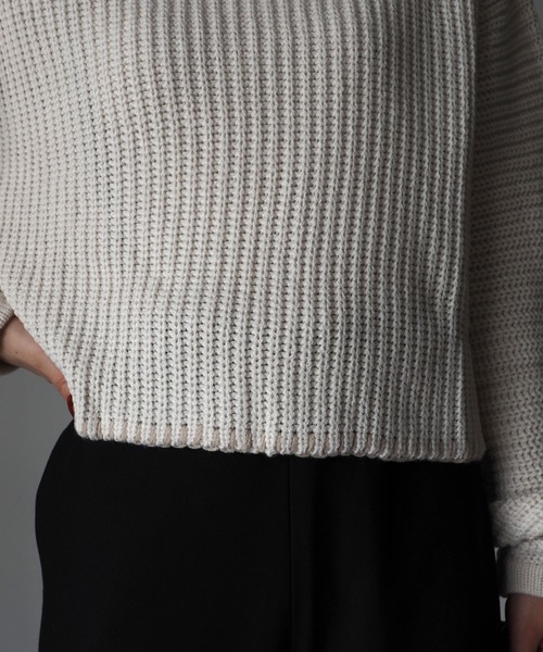 Riberry(リベリー)の「配色ステッチ入りショートニット(ニット/セーター・レディース・ベージュ/ブラウン/オフホワイト・MEDIUM)」の17枚目の写真