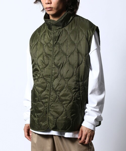 FREAK'S STORE(フリークスストア)の「WEB限定 リラックスフィット スタンドカラー キルティングベスト/瓢箪キルト(ダウンベスト・メンズ・オリーブ/ブラック・MEDIUM/LARGE/SMALL)」の15枚目の写真