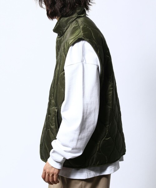 FREAK'S STORE(フリークスストア)の「WEB限定 リラックスフィット スタンドカラー キルティングベスト/瓢箪キルト(ダウンベスト・メンズ・オリーブ/ブラック・MEDIUM/LARGE/SMALL)」の16枚目の写真