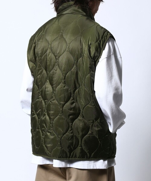 FREAK'S STORE(フリークスストア)の「WEB限定 リラックスフィット スタンドカラー キルティングベスト/瓢箪キルト(ダウンベスト・メンズ・オリーブ/ブラック・MEDIUM/LARGE/SMALL)」の17枚目の写真