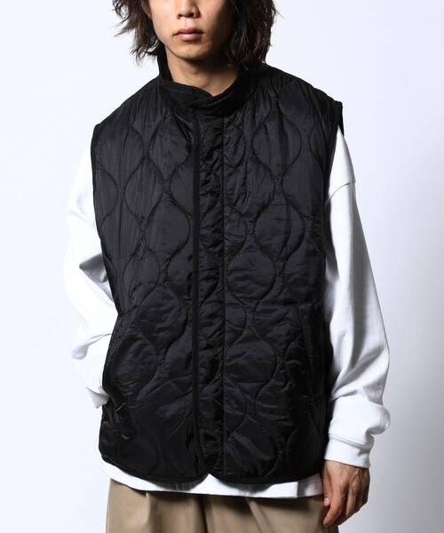 FREAK'S STORE(フリークスストア)の「WEB限定 リラックスフィット スタンドカラー キルティングベスト/瓢箪キルト(ダウンベスト・メンズ・オリーブ/ブラック・MEDIUM/LARGE/SMALL)」の20枚目の写真