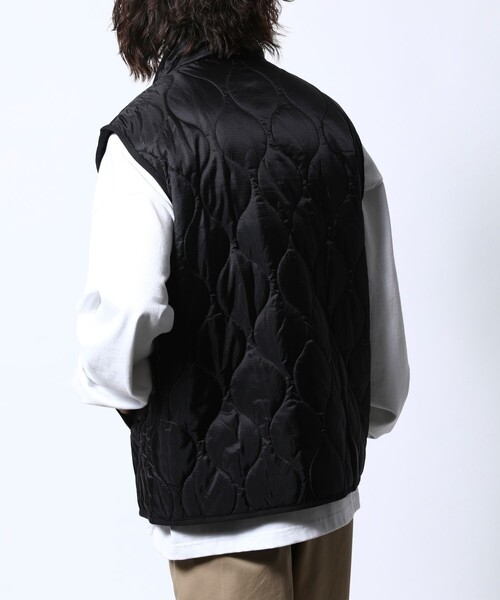 FREAK'S STORE(フリークスストア)の「WEB限定 リラックスフィット スタンドカラー キルティングベスト/瓢箪キルト(ダウンベスト・メンズ・オリーブ/ブラック・MEDIUM/LARGE/SMALL)」の22枚目の写真