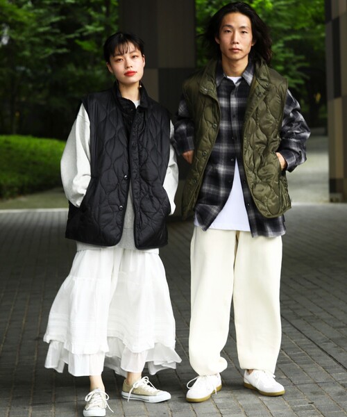 FREAK'S STORE(フリークスストア)の「WEB限定 リラックスフィット スタンドカラー キルティングベスト/瓢箪キルト(ダウンベスト・メンズ・オリーブ/ブラック・MEDIUM/LARGE/SMALL)」の10枚目の写真