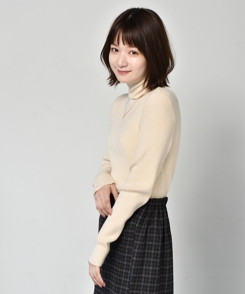 RETRO GIRL(レトロガール)の「リブタートルニット(ニット/セーター・レディース・ライトグレー/ブラック/オフホワイト/グリーン/マスタード・FREE)」の2枚目の写真