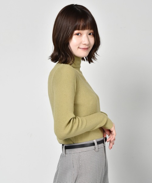 RETRO GIRL(レトロガール)の「リブタートルニット(ニット/セーター・レディース・ライトグレー/ブラック/オフホワイト/グリーン/マスタード・FREE)」の1枚目の写真