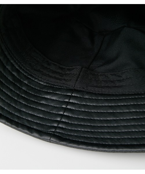 AZUL by moussy（アズールバイマウジー）の「FAUX LEATHER BUCKET HAT/フェイクレザーバケットハット（ハット・レディース・ブラック/ベージュ/ライトグリーン・FREE）」の11枚目の写真