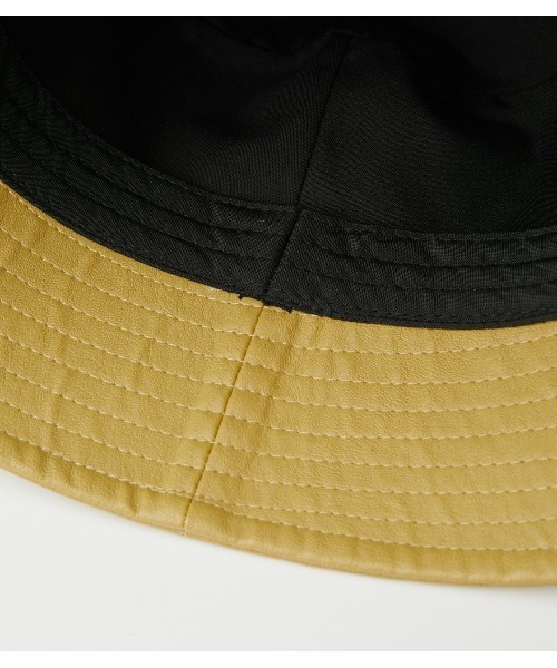 AZUL by moussy（アズールバイマウジー）の「FAUX LEATHER BUCKET HAT/フェイクレザーバケットハット（ハット・レディース・ブラック/ベージュ/ライトグリーン・FREE）」の7枚目の写真