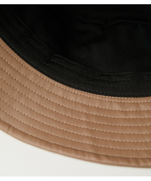 AZUL by moussy（アズールバイマウジー）の「FAUX LEATHER BUCKET HAT/フェイクレザーバケットハット（ハット・レディース・ブラック/ベージュ/ライトグリーン・FREE）」の14枚目の写真