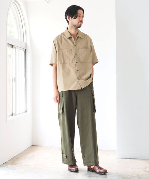 BEAMS LIGHTS(ビームスライツ)の「BEAMS LIGHTS / ディーププリーツ ワイド ミリタリー パンツ(その他パンツ・メンズ・ナチュラル/オリーブ・SMALL/LARGE/MEDIUM)」の3枚目の写真