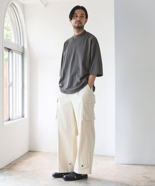 BEAMS LIGHTS(ビームスライツ)の「BEAMS LIGHTS / ディーププリーツ ワイド ミリタリー パンツ(その他パンツ・メンズ・ナチュラル/オリーブ・SMALL/LARGE/MEDIUM)」の13枚目の写真