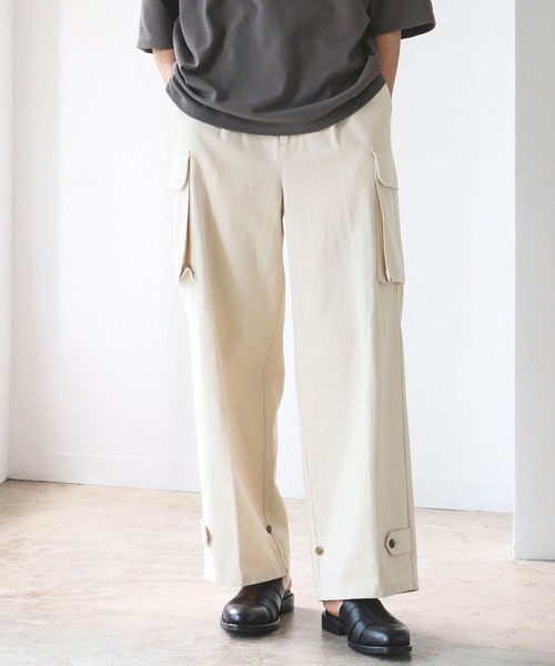 BEAMS LIGHTS(ビームスライツ)の「BEAMS LIGHTS / ディーププリーツ ワイド ミリタリー パンツ(その他パンツ・メンズ・ナチュラル/オリーブ・SMALL/LARGE/MEDIUM)」の1枚目の写真