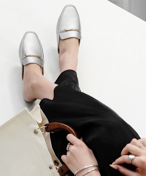 alala（アララ）の「ビットブローファー/バックレスローファー　◇（ローファー・レディース・ベージュ/ブラック/シルバー・L/LL/M/S）」の5枚目の写真