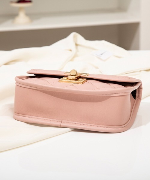 yuue' ( wear )（ユーイ）の「キルティング ゴールドチェーン