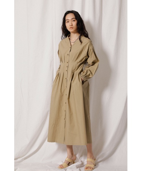 crie conforto(クリーコンフォルト)の「きざみ衿ウエストタックワンピース(ワンピース・レディース・ブラック/ベージュ/オレンジ・SMALL/MEDIUM/LARGE)」の4枚目の写真