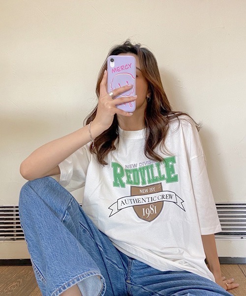 BASQUE magenta（バスクマゼンタ）の「REDVILLE LOGO CREW NECK T-SHIRTS /ビッグシルエット カレッジロゴ 半袖Tシャツ（Tシャツ/カットソー・レディース・ホワイト/グリーン/ブラック・FREE）」の6枚目の写真