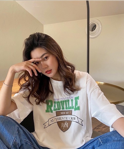 BASQUE magenta（バスクマゼンタ）の「REDVILLE LOGO CREW NECK T-SHIRTS /ビッグシルエット カレッジロゴ 半袖Tシャツ（Tシャツ/カットソー・レディース・ホワイト/グリーン/ブラック・FREE）」の9枚目の写真