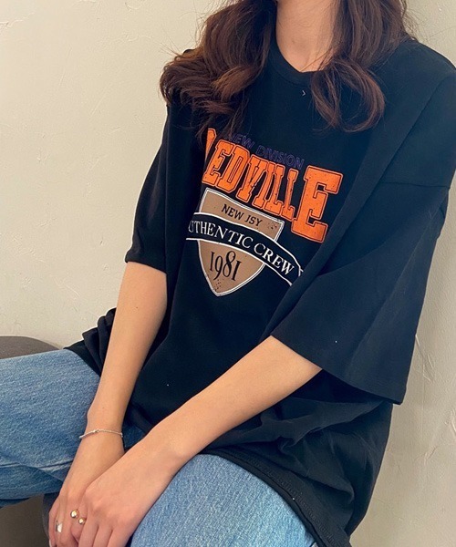 BASQUE magenta（バスクマゼンタ）の「REDVILLE LOGO CREW NECK T-SHIRTS /ビッグシルエット カレッジロゴ 半袖Tシャツ（Tシャツ/カットソー・レディース・ホワイト/グリーン/ブラック・FREE）」の11枚目の写真