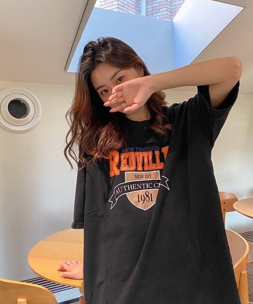 BASQUE magenta（バスクマゼンタ）の「REDVILLE LOGO CREW NECK T-SHIRTS /ビッグシルエット カレッジロゴ 半袖Tシャツ（Tシャツ/カットソー・レディース・ホワイト/グリーン/ブラック・FREE）」の14枚目の写真