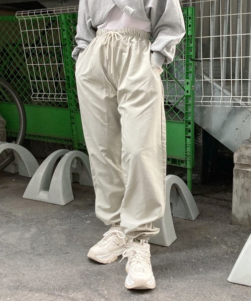 Figments（フィグメンツ）の「ナイロントラックパンツ（その他パンツ・レディース・ブラック/グレー・FREE）」の2枚目の写真