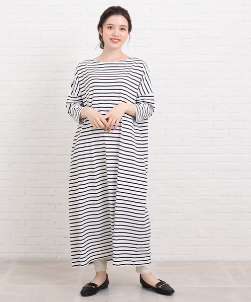 SHOO・LA・RUE(シューラルー)の「◆ビッグシルエットロングワンピース(ワンピース・レディース・ホワイト系その他3/グリーン系その他4/ブルー系2/ブラック・00)」の2枚目の写真