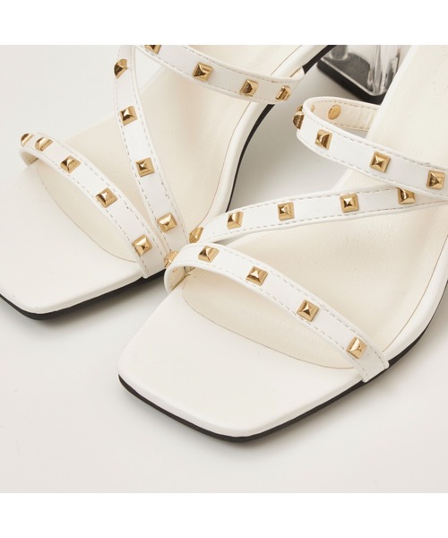 chumchum(チャムチャム)の「スクエアスタッズクリアヒールサンダル(サンダル・レディース・ブラック/ホワイト/ベージュ・S/M/L/LL)」の4枚目の写真