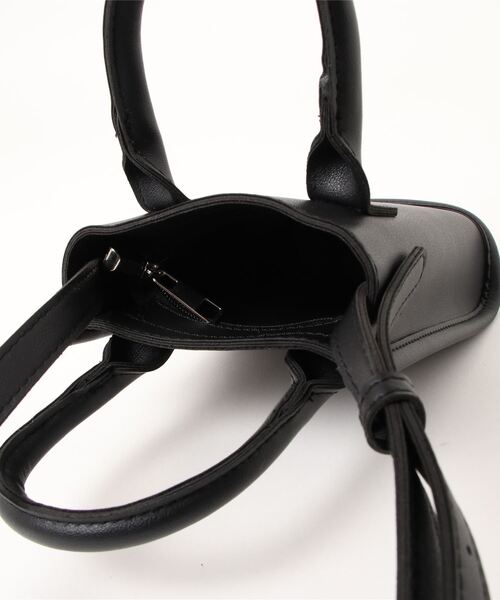 Fun & Daily（ファンアンドデイリー）の「F&D : マイクロショルダーバッグ（ショルダーバッグ・レディース・ホワイト/ブラック・FREE）」の7枚目の写真