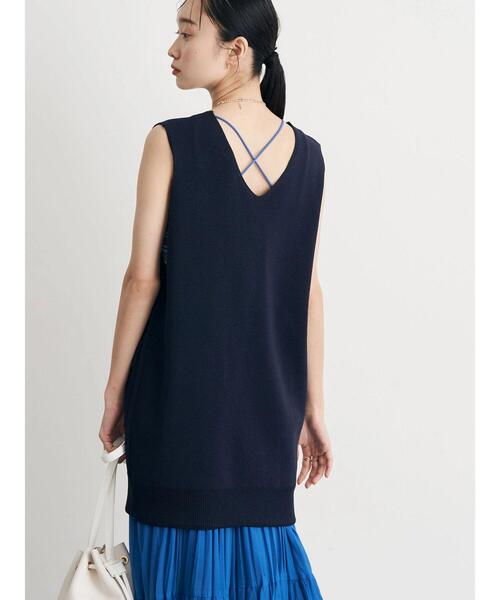earth music&ecology（アースミュージックアンドエコロジー）の「深Vネックロングニットベスト（ベスト・レディース・オフホワイト/ダークネイビー/ダークグリーン・FREE）」の9枚目の写真