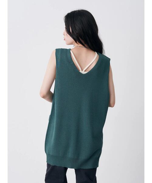 earth music&ecology（アースミュージックアンドエコロジー）の「深Vネックロングニットベスト（ベスト・レディース・オフホワイト/ダークネイビー/ダークグリーン・FREE）」の15枚目の写真