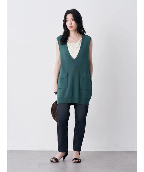 earth music&ecology（アースミュージックアンドエコロジー）の「深Vネックロングニットベスト（ベスト・レディース・オフホワイト/ダークネイビー/ダークグリーン・FREE）」の17枚目の写真
