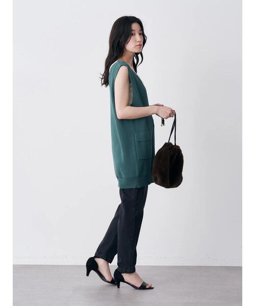 earth music&ecology（アースミュージックアンドエコロジー）の「深Vネックロングニットベスト（ベスト・レディース・オフホワイト/ダークネイビー/ダークグリーン・FREE）」の18枚目の写真