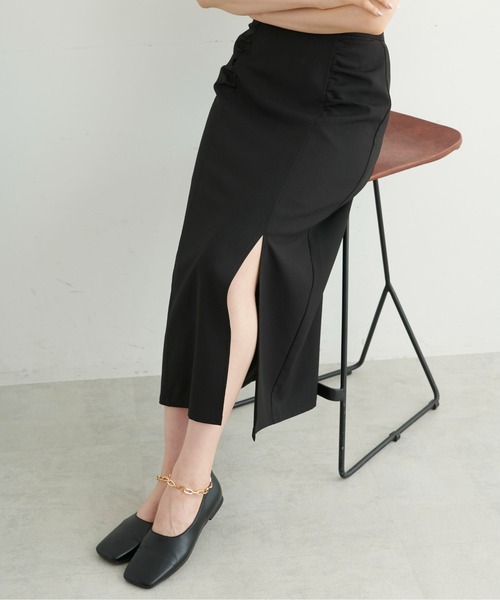 FREE'S MART（フリーズマート）の「【Sシリーズ対応】◆ギャザーディティールフロントスリットナロースカート（スカート・レディース・ホワイト系その他/ブラック/ブラウン系その他・X-SMALL/SMALL/MEDIUM）」の2枚目の写真