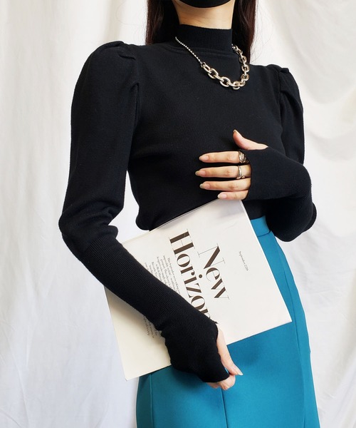 me+em select(ミームセレクト)の「ハイネックタックパフスリーブ指穴ニットトップス(ニット/セーター・レディース・ブラック/ベージュ/レッド・FREE)」の4枚目の写真