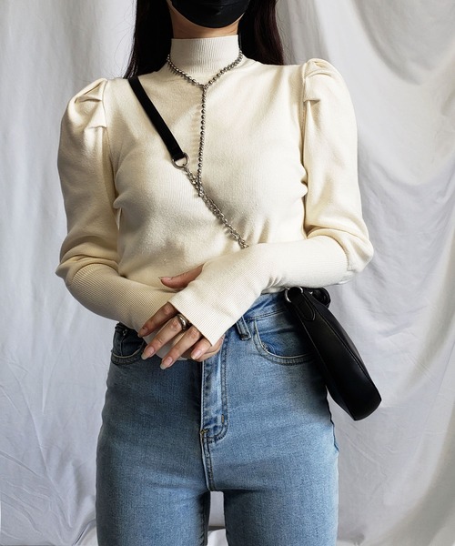 me+em select(ミームセレクト)の「ハイネックタックパフスリーブ指穴ニットトップス(ニット/セーター・レディース・ブラック/ベージュ/レッド・FREE)」の13枚目の写真